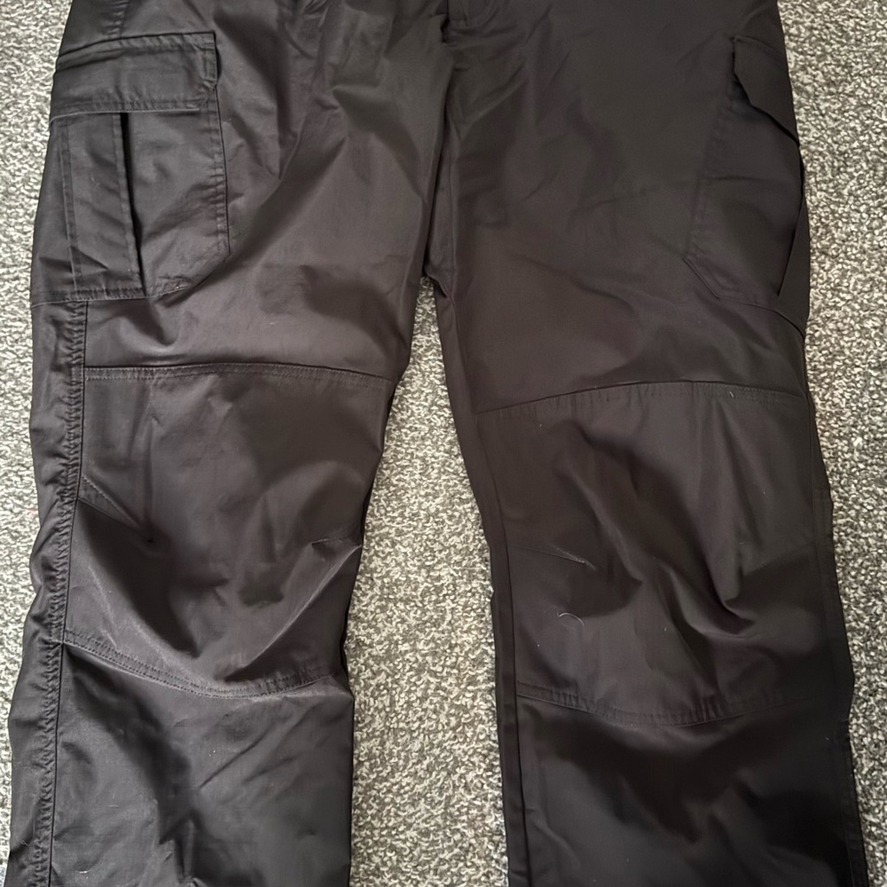 Black Tactical Cargo Pants with Reinforced Knees and Straight Leg
